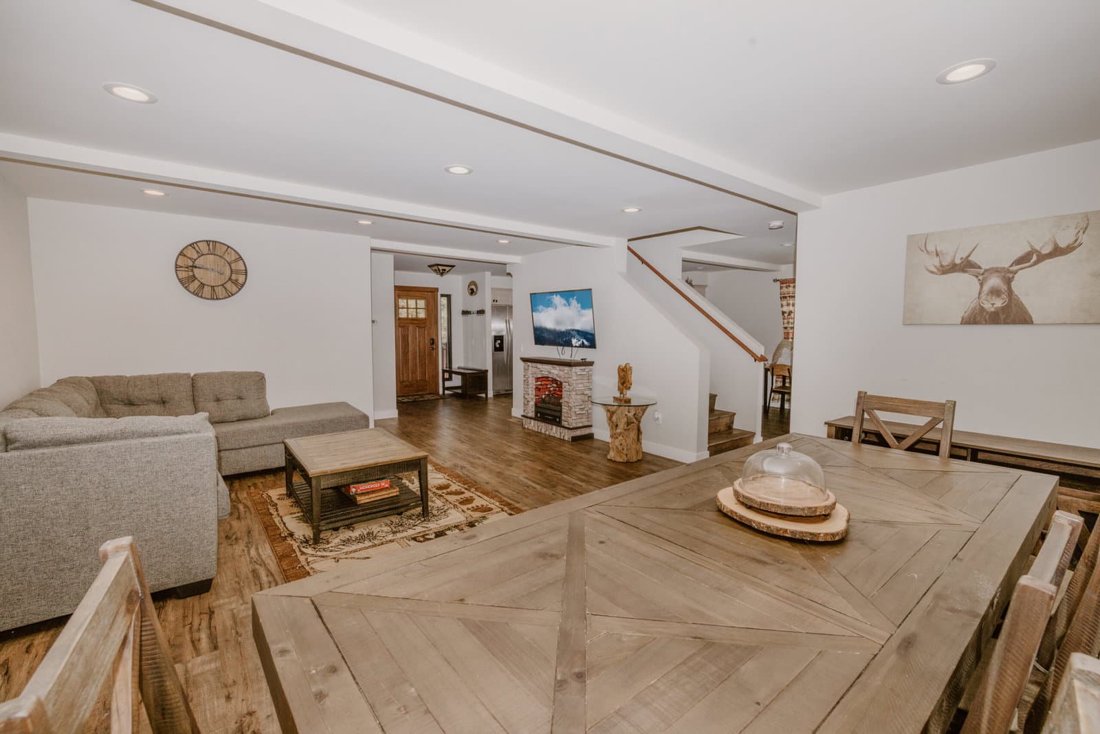 Spacious living room with fireplace