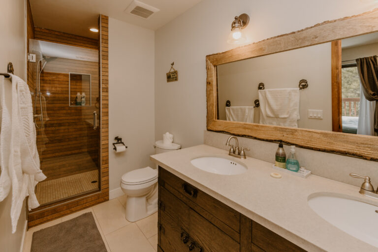 Master bathroom - Dual vanity, Huge mirror